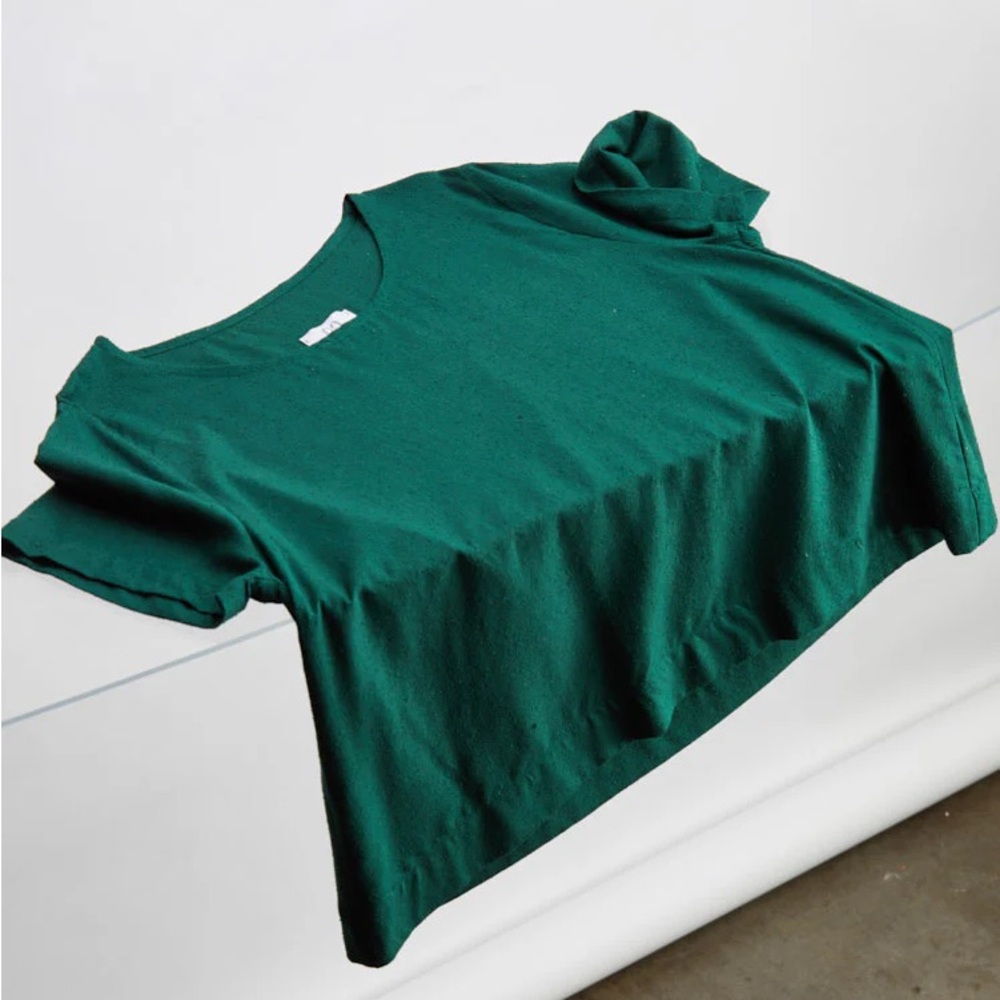JAMIE + THE JONES Staple Basic Tee in Emerald